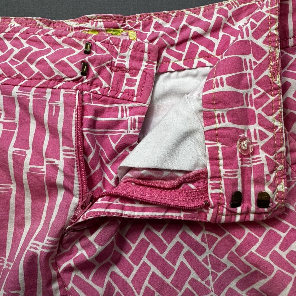 Lilly Pulitzer Resort Fit Shorts Women's 4 Pink Geo Preppy **FLAWS**READ** - Picture 12 of 16